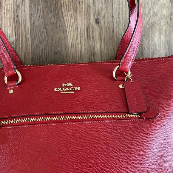 Coach Red Gallery Tote Bag 79608 - Picture 2 of 13